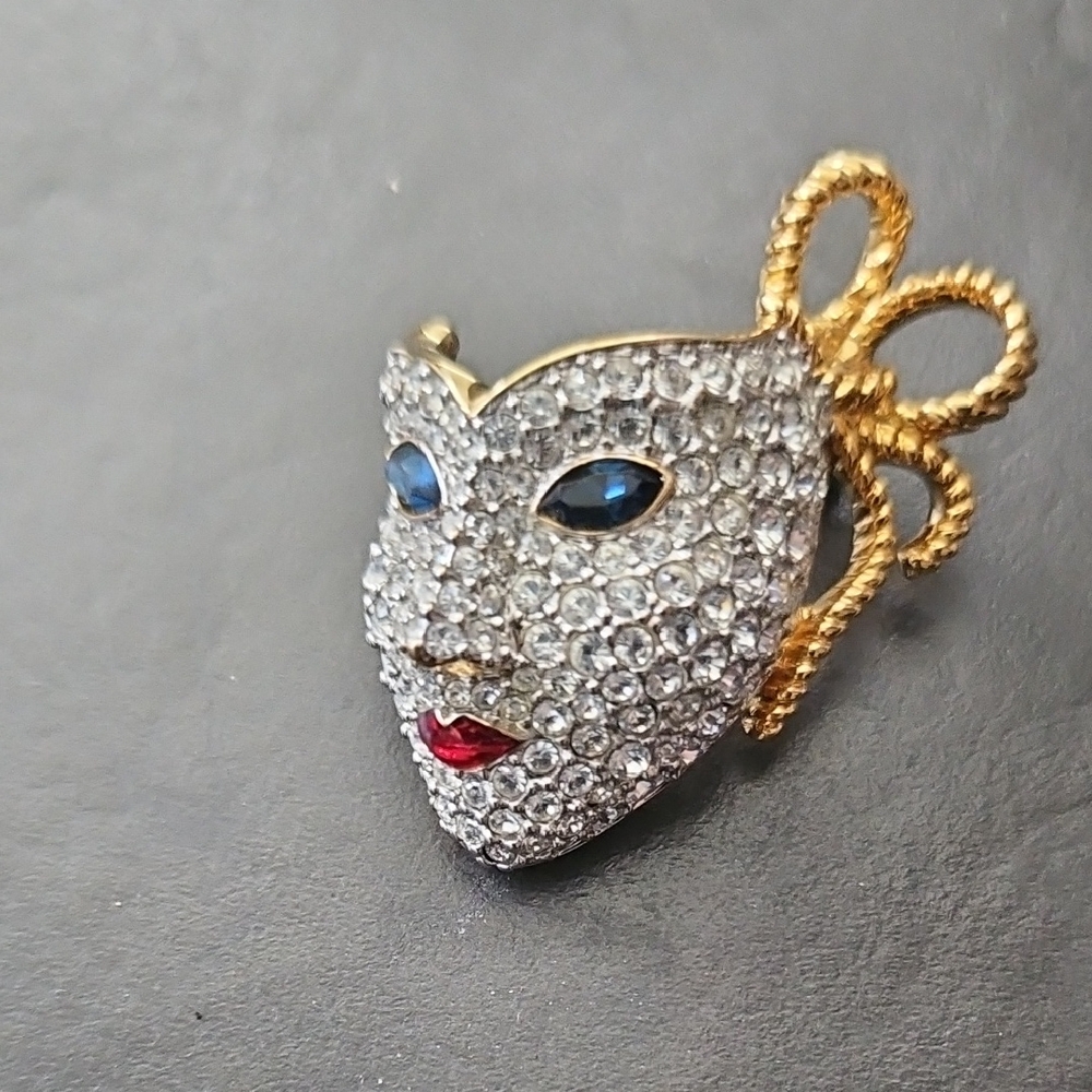 Swarovski Crystal Venetian Masquerade Mask Pin Brooch Gold Tone
